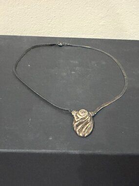 Vintage Oval Pendant Necklace